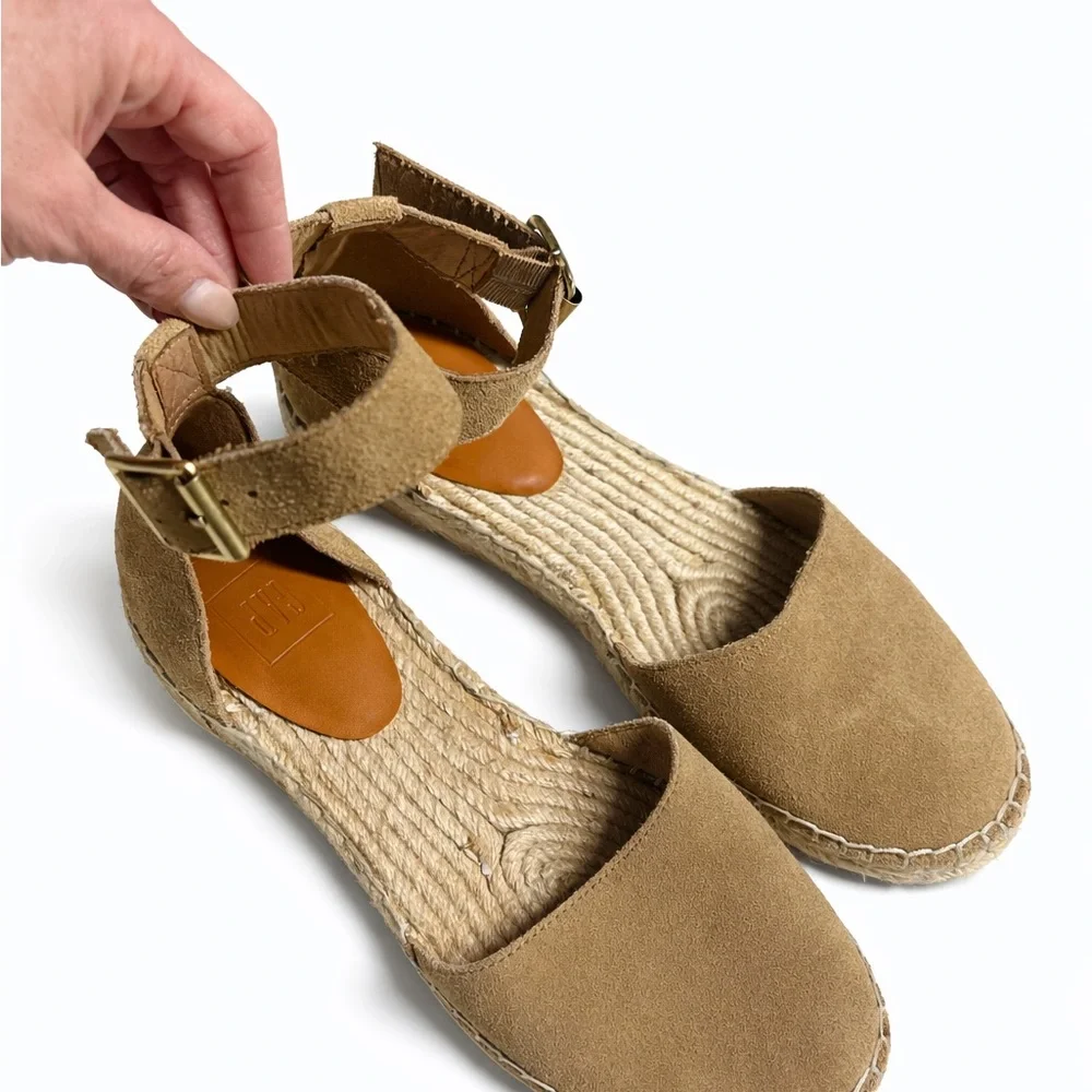 GAP‎ Tan Suede Espadrilles